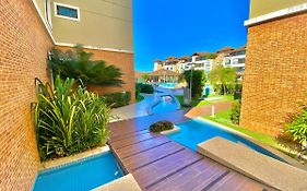 Condomínio Mediterranee Residence por Be My Guest